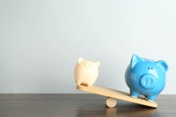 30代独身で貯蓄は「200万円」ですが、同年代の友人は「700万円」らしいです…。平均に近いのはどっち？ 効率よく貯蓄を増やすコツも紹介