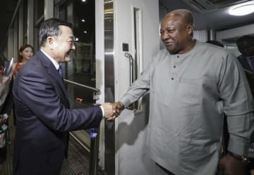 ガーナ大統領、北京に到着