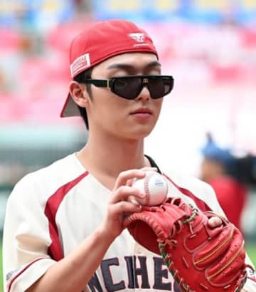韓国お騒がせ俳優の“暴投”始球式、議論は収まらず…ついに子供の母親まで登場「ぞっとする」