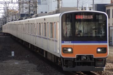 “世界一しあわせな動物”のラッピング列車、東武 東上線で運行 10月13日から