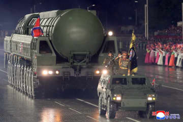北朝鮮、党創立80周年で閲兵式　金正恩氏「強大な軍で主権守る」