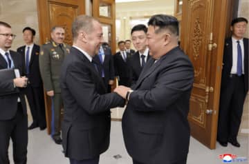 「両国の兄弟的絆は不変」金正恩氏とメドベージェフ氏が会談