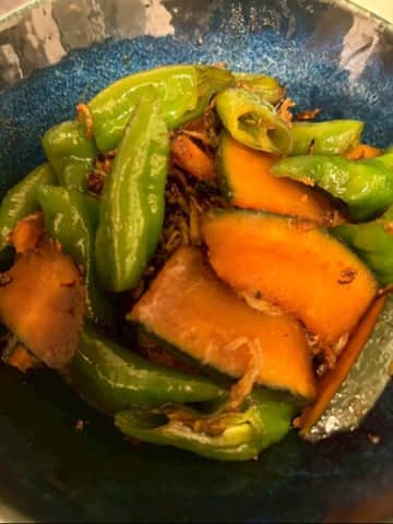 ＜かぼちゃと甘唐辛子のじゃこ炒め煮＞