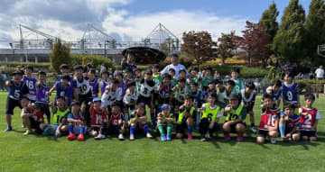 武田修宏氏が長野・松本市で小学生にサッカー指導　パンサー・尾形貴弘も参加