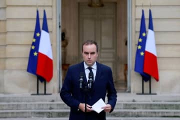 仏大統領、辞任したばかりのルコルニュ氏を首相に再任　異例の人事に驚き