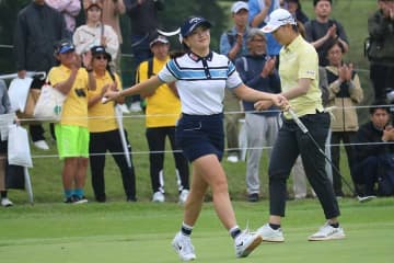 女子ゴルフ史上初、変則9ホール短期決戦は河本結が制す！　通算4勝目、濃霧で異例の最終日に
