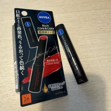 料理研究家、愛用中の“神すぎる”リップを絶賛「色もちよすぎて潤う」