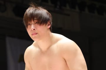 【ＡＥＷ】飯伏幸太がコーナーから場外に落下し試合続行不能に　右足負傷で長期欠場か