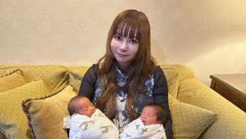 双子出産の中川翔子 2度の流産経験や妊娠初期の思いを絵日記で告白「怖くてよろこぶタイミングがわからなかった」さらに長男のへその緒がとれたことも報告