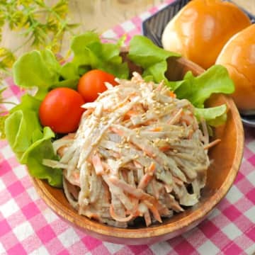 「うちのごぼうサラダはお店のよりウマい」「味がぼやけずクリーミー」スプーン1杯入れてみて！ごぼうサラダの簡単レシピ
