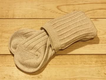 よりコンパクトになる靴下のたたみ方　十字に置いたら…「こんなにスッキリ！」