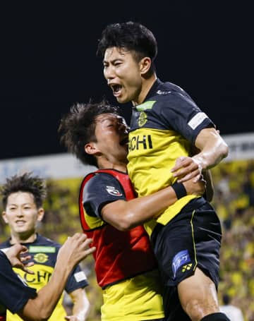 柏、広島が決勝進出　Jリーグ・ルヴァン杯