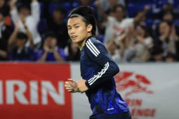 日本代表FWが見せる「これ意味あるの？」　世界的名手を彷彿…代表OBが注目する「仕事人」の動き