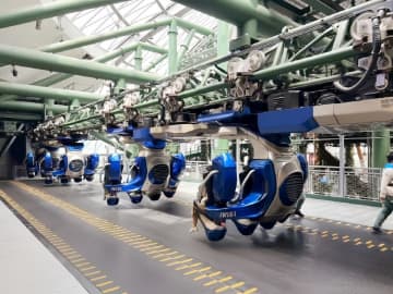ユニバーサル・スタジオ・北京で吊り下げ型ジェットコースターが故障、乗客が約30分宙づりに