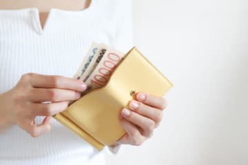 現金1000円入りの財布を紛失 → 無事に見つかるも、お礼に「2000円の菓子折り」を渡したときの心境