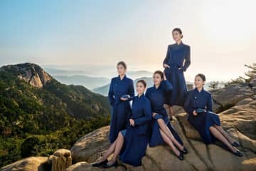 山東航空、パイロットや客室乗務員らの制服を一新―中国メディア