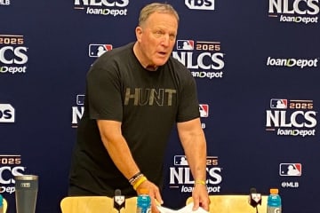 ブ軍監督、日本人記者を立たせ自己紹介要求　異例の冒頭に会場驚愕…総勢56人に「名前を教えて」