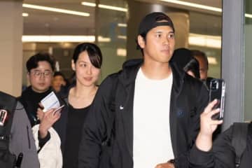「17番の…」真美子さん、大谷選手とリンクした"Tシャツ"で登場→ファン歓喜「キュート」「真美子さんがいるだけで…」