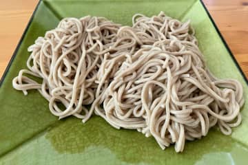 そば職人が教える「乾麺を劇的においしくする方法」　茹でる前の“コレ”が重要