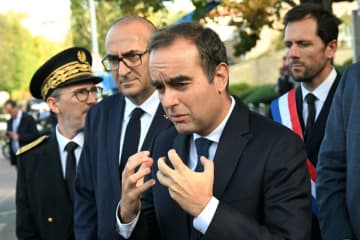 フランス新内閣、予算成立が課題　野党の不信任回避が焦点