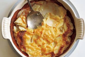 こんがり焼き色が食欲をそそる！ フランスの家庭料理「ドフィノワ」のレシピ