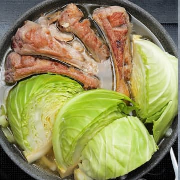 【キャベツがとろ〜り♡フライパンひとつで簡単！】キャベツとスペアリブの煮込み Collaboration With DAIGOも台所