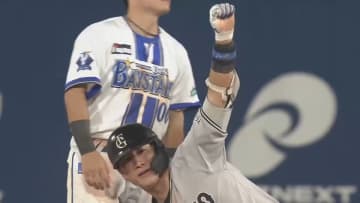 とにかく「勝ちたい」という気持ちで　巨人・小林誠司　レフトへの2塁打で拳突き上げる