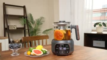 1℃単位で温度調節できる！FeeKaaの茶こし付き「多機能ガラス電気ケトル」