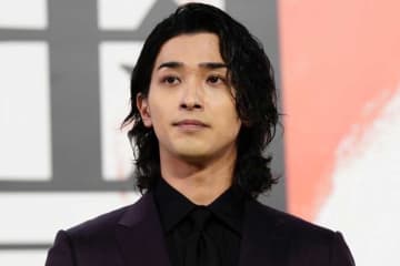 『べらぼう』予告チラリのクセ強キャラに「まさかの」「違和感ない」と騒然　“北斎”くっきー！初登場