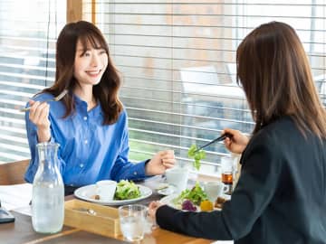 食事会や近況報告、海外旅行も!? 退職した人とどんなふうに繋がってる？