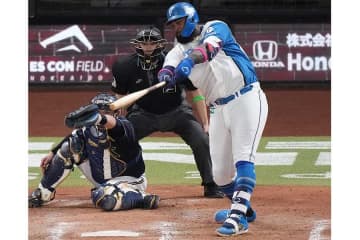「こりゃホークスにとって脅威」　中継に一瞬映り…日ハム助っ人、決勝打直後の冷静行動に称賛