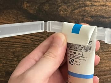 毎朝ブンブンと振ってたの、時間の無駄だった…！　ダイソーの便利グッズで出にくい『チューブ』を完全攻略