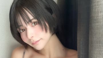紅羽祐美｜カーテンの隙間から