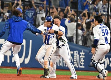 DeNA、CSファイナルステージに進出　巨人にサヨナラで2連勝、阪神と激突へ