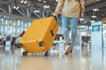 5年前は「ハワイへの飛行機代」が“7万円”だったのに…先日12万円になっていてショック！「燃油サーチャージ」値上げのせい？ 海外旅行を少しでも安くする方法はないのでしょうか？