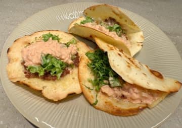 この味、完全にハンバーガーだ！SNSで大注目の「進化系タコス」を作ってみた