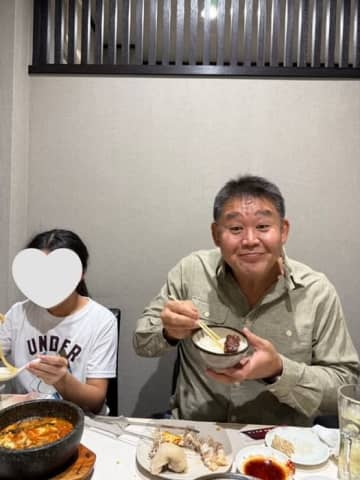 花田虎上、次女のリクエストで週末恒例の焼肉へ「お腹いっぱいです」