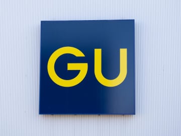 今年は黒より“ネイビー”です！【GU】40・50代におすすめ♡「秋トップス」