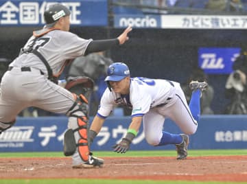 【DeNA】CSファーストステージ、林の積極走塁で追加点　河田コーチ、巨人守備陣に「プレッシャー」