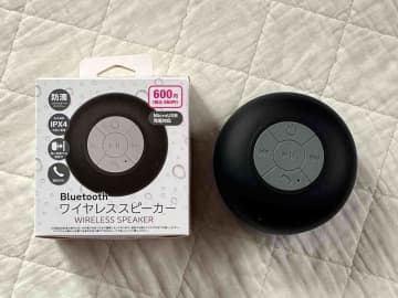 【キャンドゥ】お風呂で使ってみた♪人気「防滴ワイヤレススピーカー」の音質レビュー