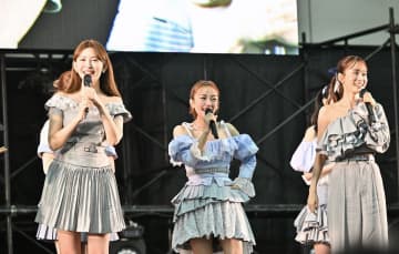 前田敦子らレジェンドＯＧがＡＫＢ４８握手会イベントに参加　小嶋陽菜「オタクのみんな元気～？」