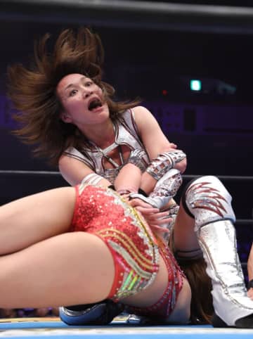 【新日本】朱里がSareeeからIWGP女子王座奪回　来年1・4ドームでの防衛戦熱望「出る権利はあると思います」