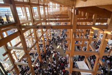 多くの人が集った「大屋根リング」の下…安心する理由は８畳間の構造