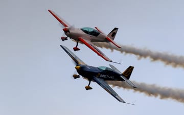 室屋義秀選手とアーロン・デリュー選手、エアレースパイロット2名が共演する「WINGS 2025」福島市で初開催