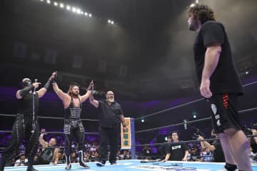 【新日本】ＥＶＩＬがウルフ・アロンに〝金メダル没収〟の理不尽通告「くだらねえプライドを投げ捨ててやる」