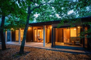 愛犬同伴型ホテル「レジーナリゾート由布院」11月16日開業。全室が温泉露天風呂付きスイート