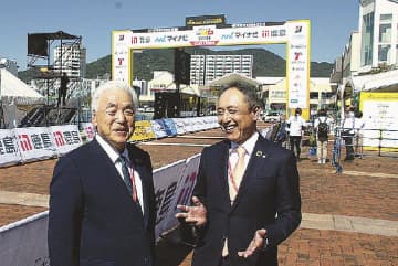 鹿島／ツール・ド・九州に協賛／押味至一会長らが佐世保市の会場視察