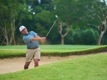 バンカーの“上級テク”を解説！距離の打ち分けやスピンのかけ方とは？