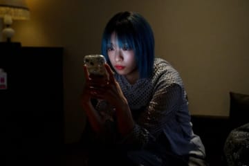 『シナントロープ』朝ドラ女優、激変“青髪”＆生歌披露にネット騒然「琴子だ」「カメレオン女優」