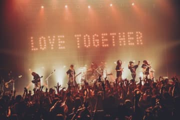 【ライヴレポート】MUCC×Sadie、必然の邂逅が果たされたツーマン＜Love Together EXTRA＞